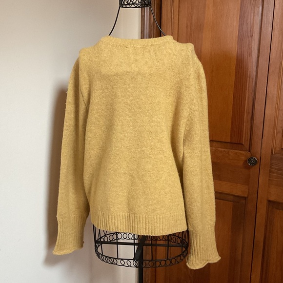 Urban Daisy Yellow Button-Up Women's Sweater, M/L - Picture 4 of 7